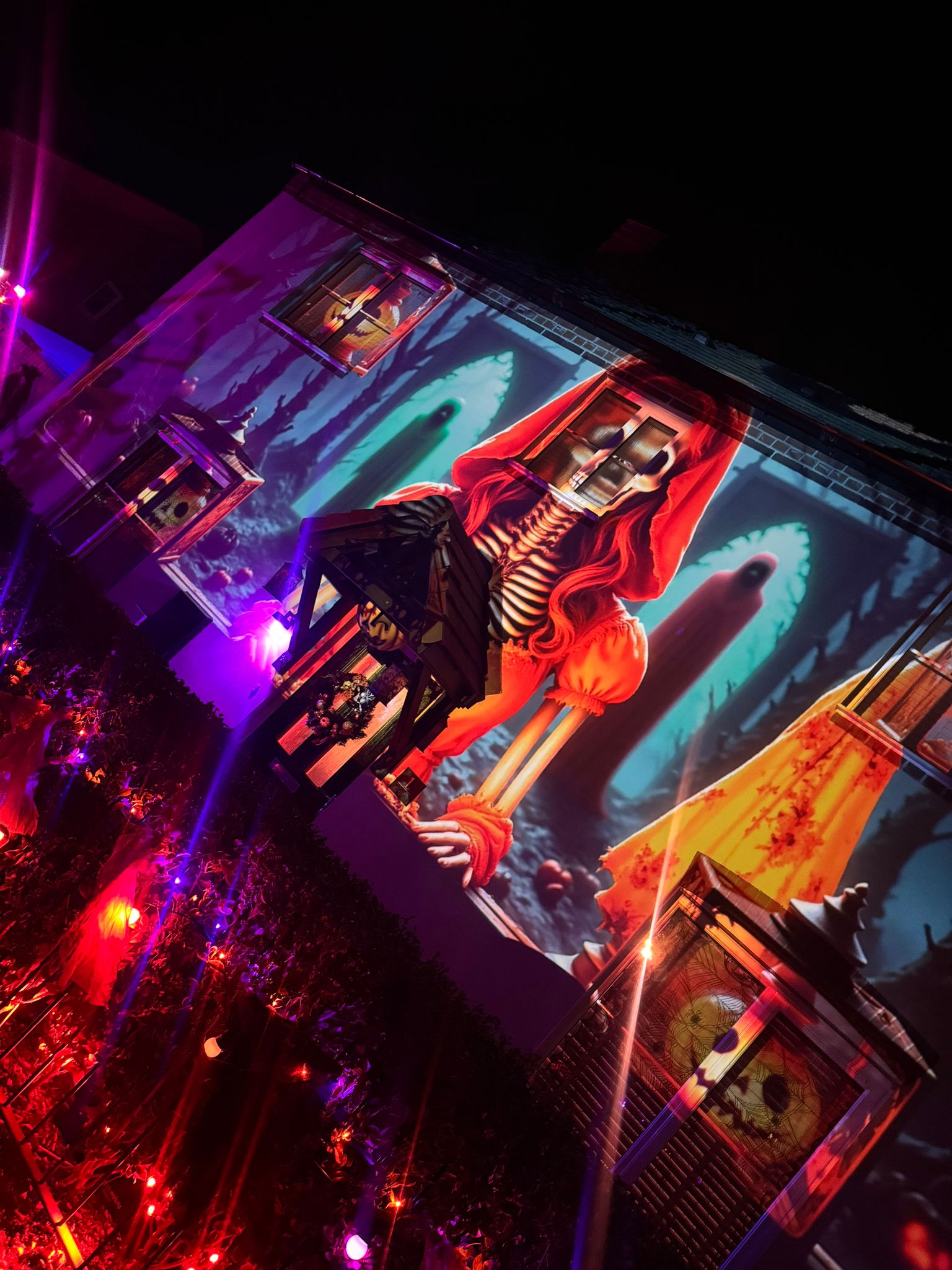 Haunted on Sabrina — haunted frame left